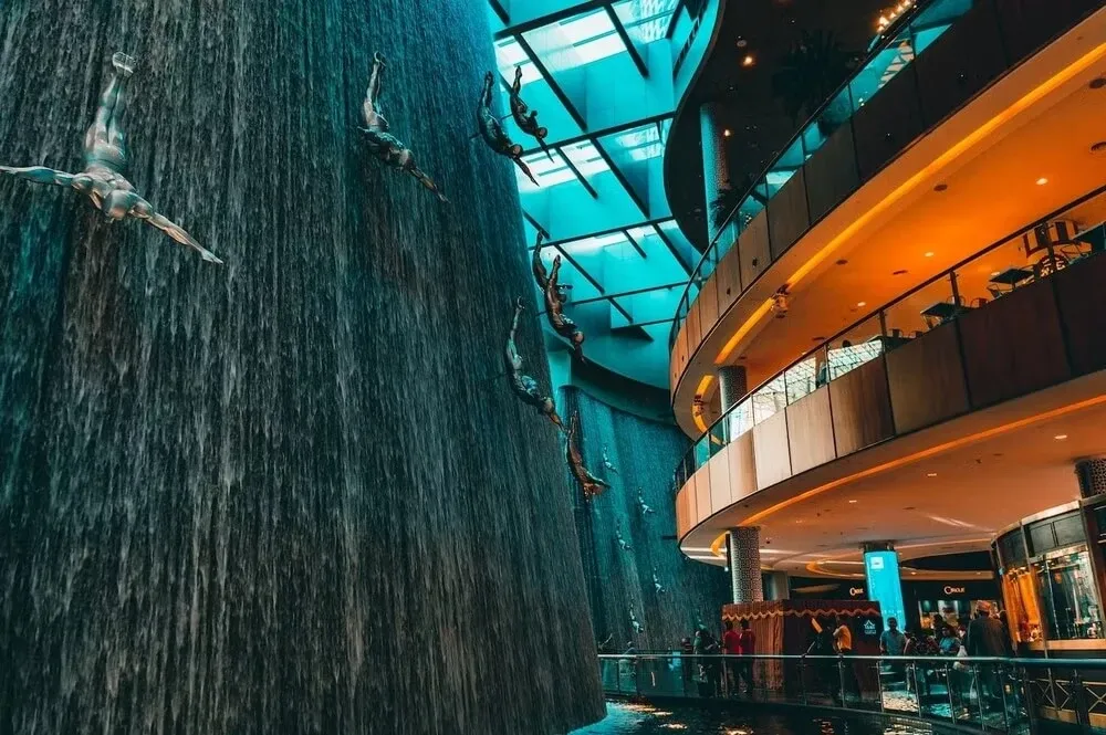 Waterfall with diver sculptures inside Dubai Mall, a free indoor attraction for tourists in 2025