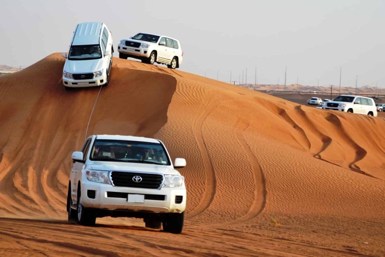 4x4 desert safari in Dubai dunes – an exciting adventure option during a long airport layover in 2025