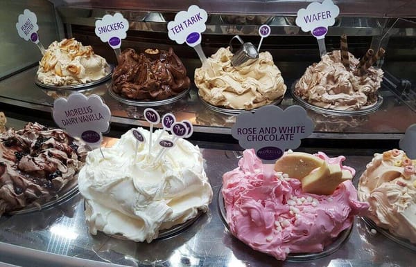 Morelli’s Gelato Dubai display with assorted Italian flavours like rose chocolate, vanilla, and Snickers